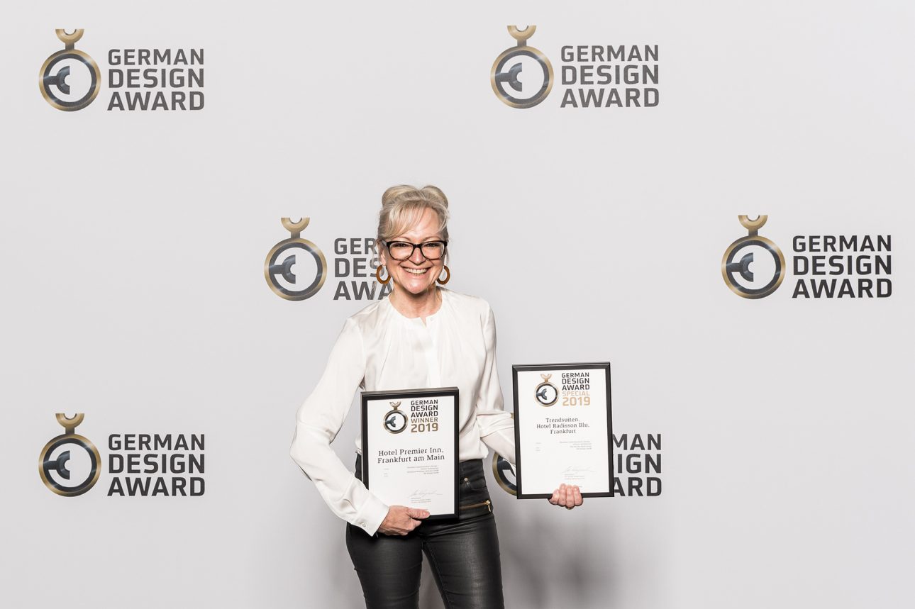 Corinna Kretschmar-Joehnk with the two awards from the "German Design Award 2019"